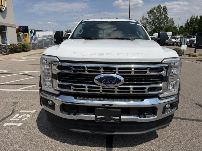 2026 Ford F-550-3