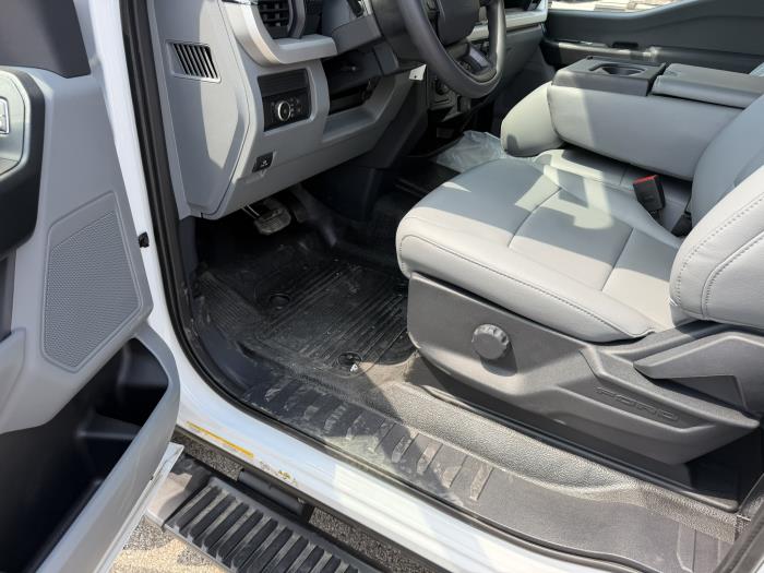 2026 Ford F-550-28