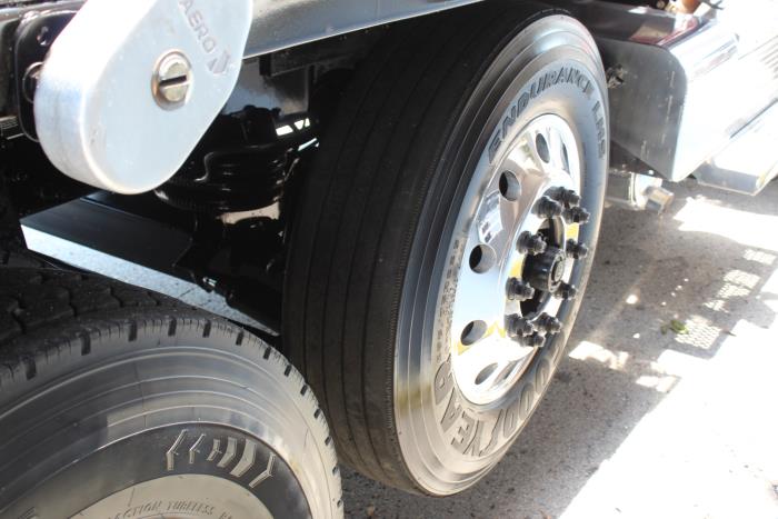 2024 Peterbilt 389-8