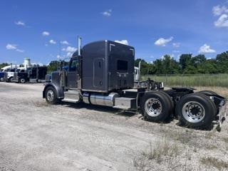 2027 Peterbilt 589-3