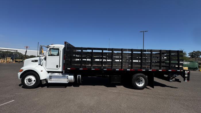 2019 Peterbilt 330-1