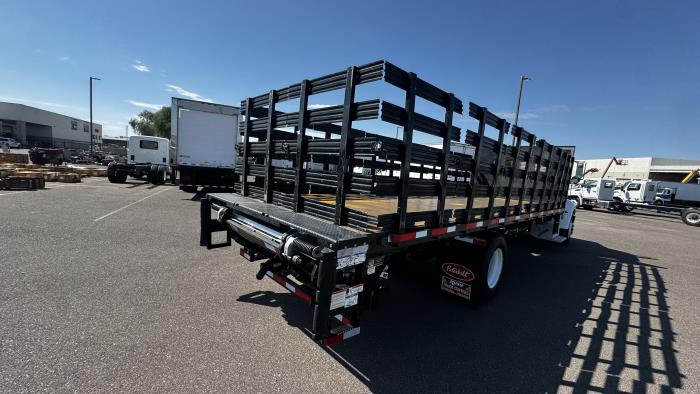 2019 Peterbilt 330-6