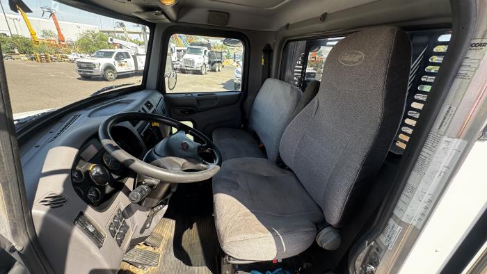2019 Peterbilt 330-12