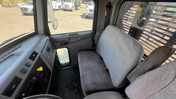 2019 Peterbilt 330-13