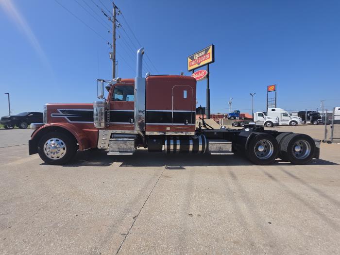 2016 Peterbilt 389-1