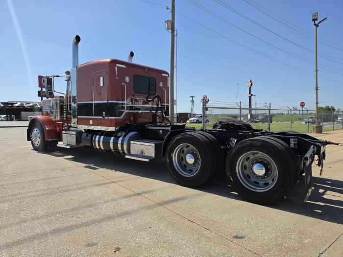 2016 Peterbilt 389-2