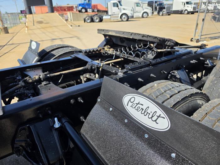 2016 Peterbilt 389-18