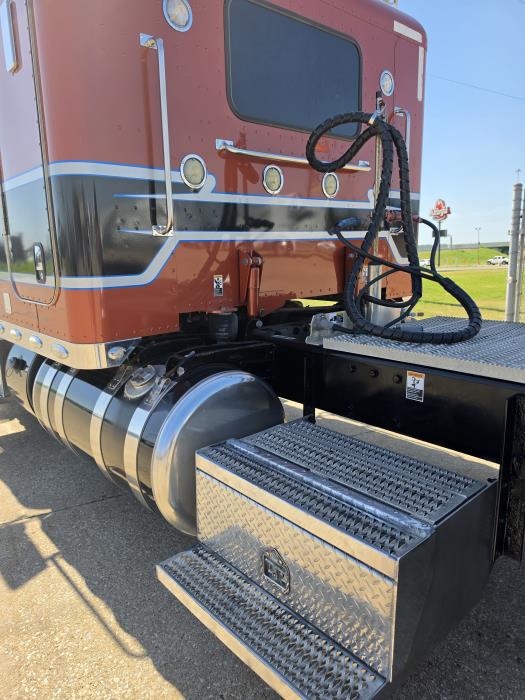 2016 Peterbilt 389-23