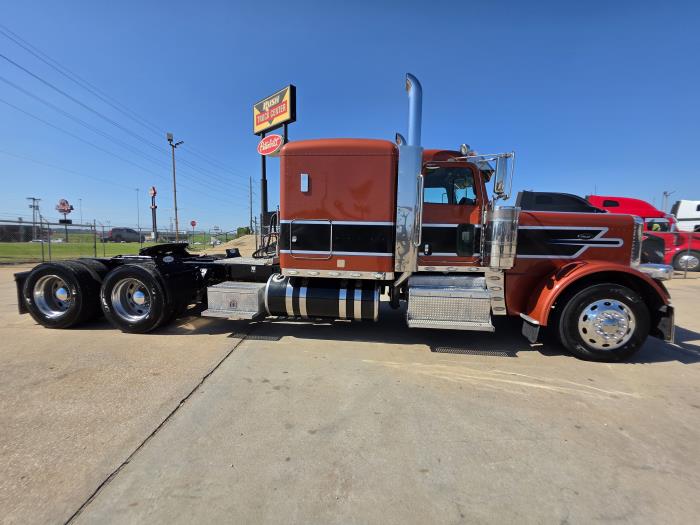 2016 Peterbilt 389-5