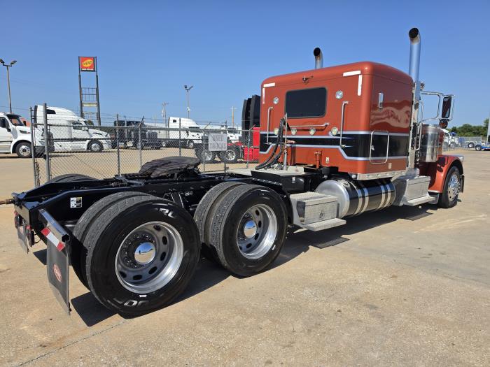 2016 Peterbilt 389-4