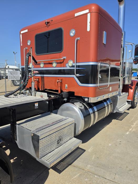 2016 Peterbilt 389-24