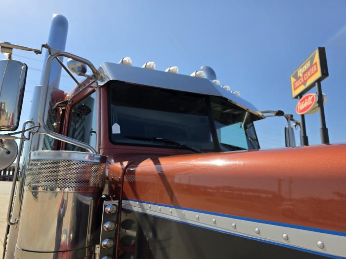 2016 Peterbilt 389-26