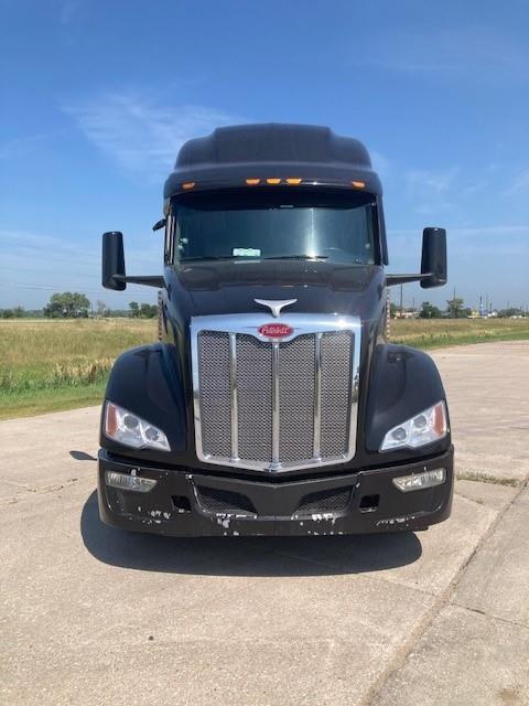 2023 Peterbilt 579-8