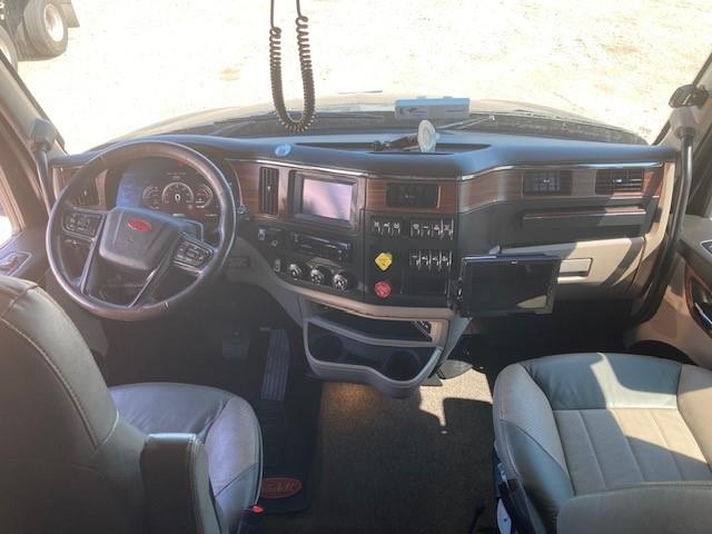 2023 Peterbilt 579-10