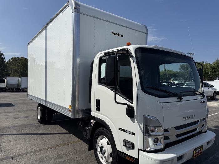 2025 Isuzu NRR-6