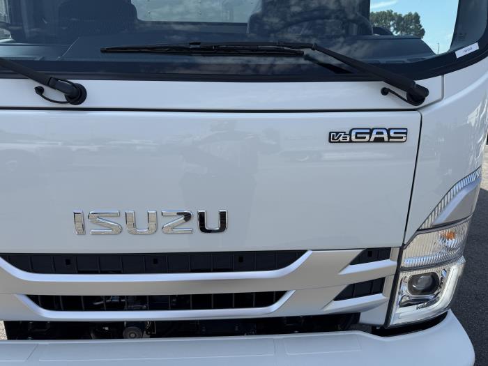 2025 Isuzu NRR-8