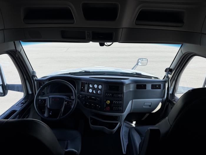 2023 Peterbilt 579-6