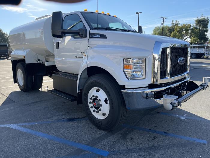 2027 Ford F-750-7