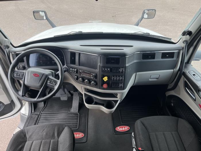 2022 Peterbilt 579-6
