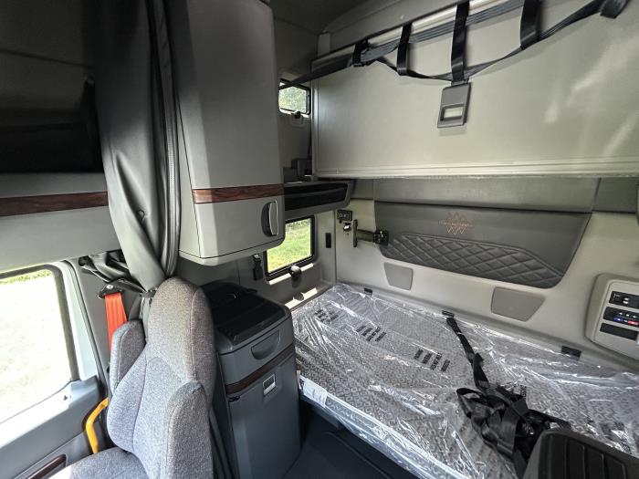2027 International LT625-15