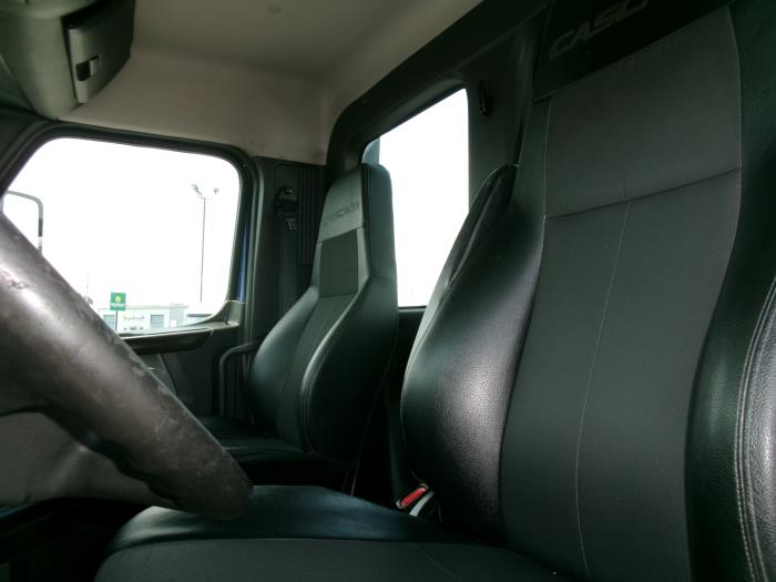2022 Freightliner Cascadia-10