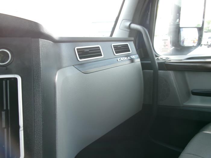 2022 Freightliner Cascadia-13