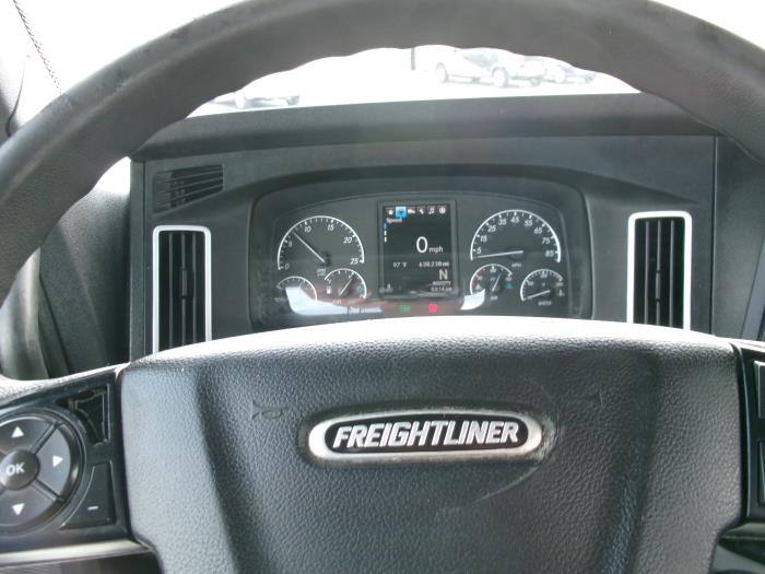 2022 Freightliner Cascadia-14