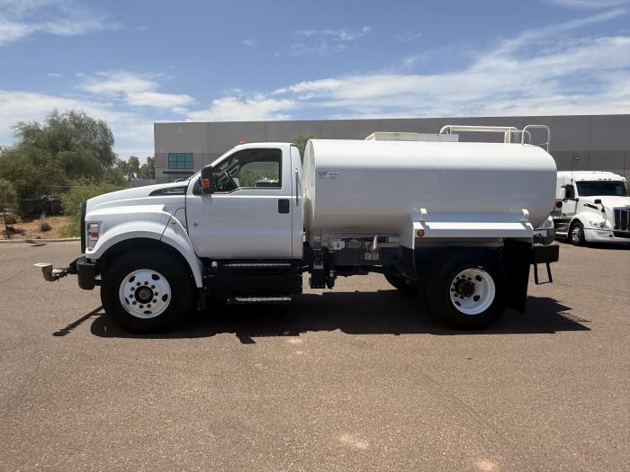 2025 Ford F-750-1