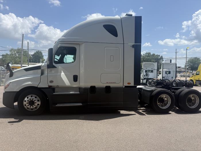 2022 Freightliner Cascadia-4