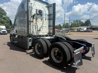 2022 Freightliner Cascadia-6