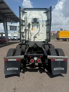 2022 Freightliner Cascadia-8