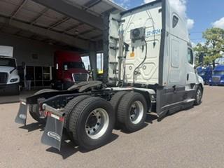 2022 Freightliner Cascadia-9