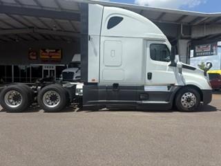 2022 Freightliner Cascadia-10