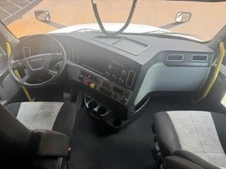 2022 Freightliner Cascadia-24