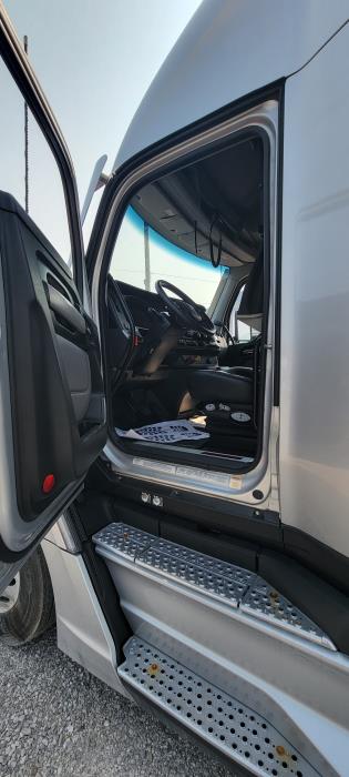 2023 Kenworth T680-8