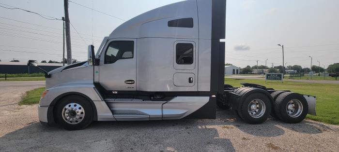 2023 Kenworth T680-9
