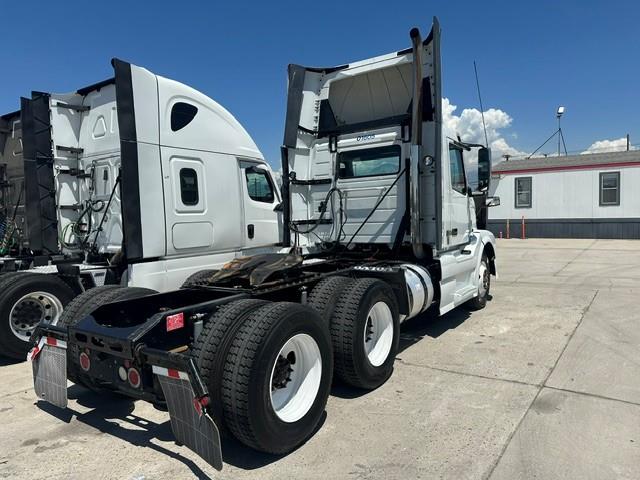 2015 Volvo VNL300-2