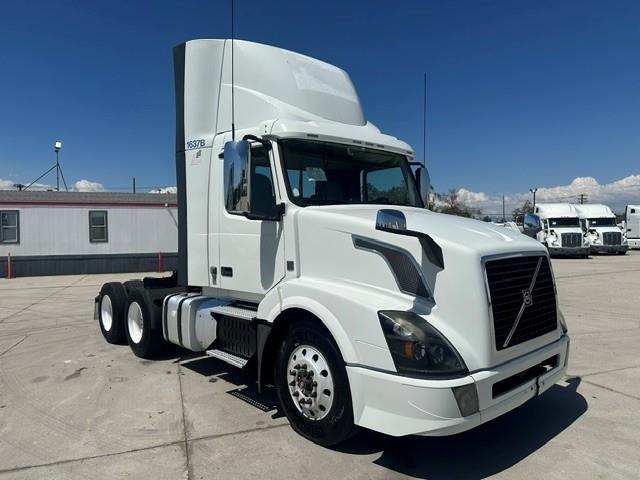 2017 Volvo VNL300-1