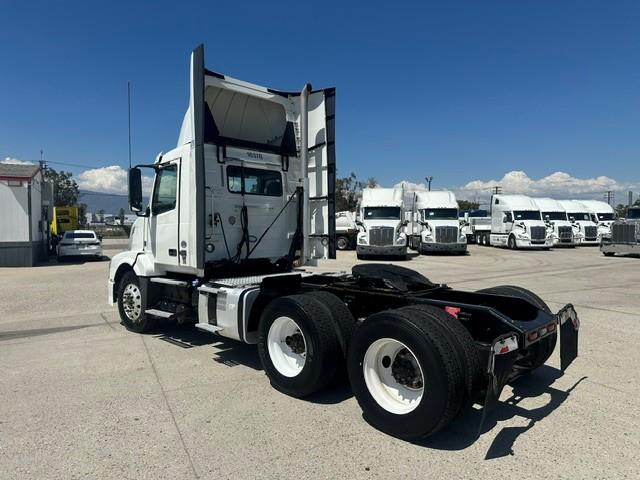 2017 Volvo VNL300-3