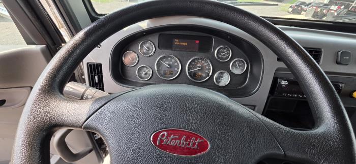 2020 Peterbilt 337-16