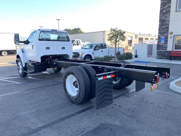 2027 Ford F-750-2