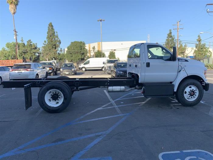 2027 Ford F-750-4