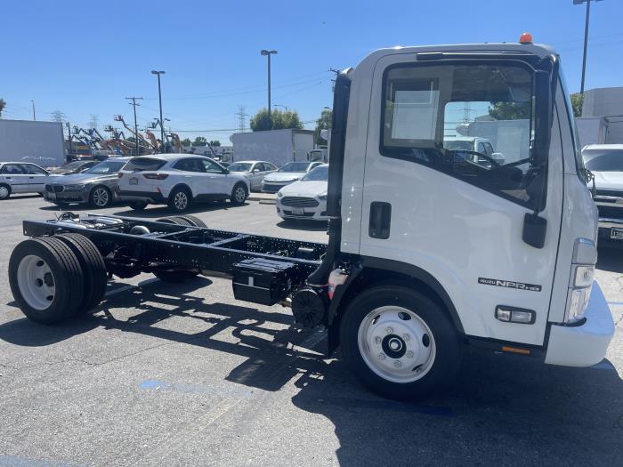 2026 Isuzu NPR-HD-5
