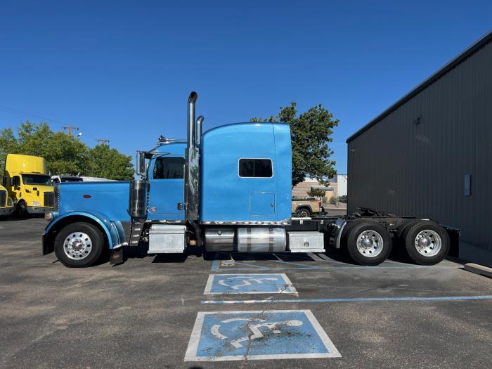 2020 Peterbilt 389-1
