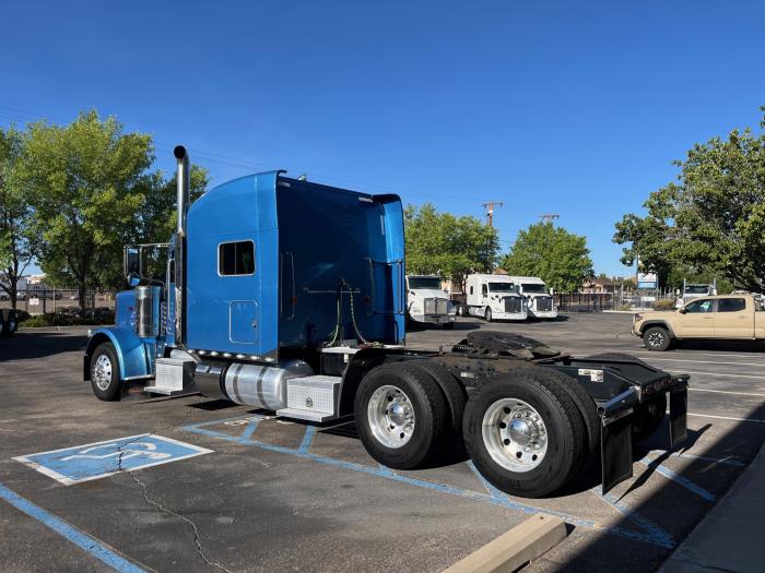 2020 Peterbilt 389-2