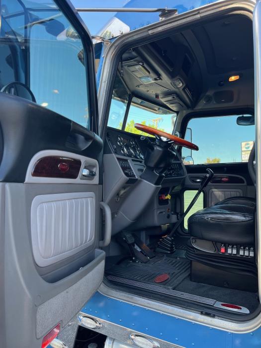 2020 Peterbilt 389-7
