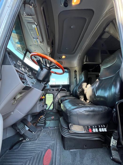 2020 Peterbilt 389-8