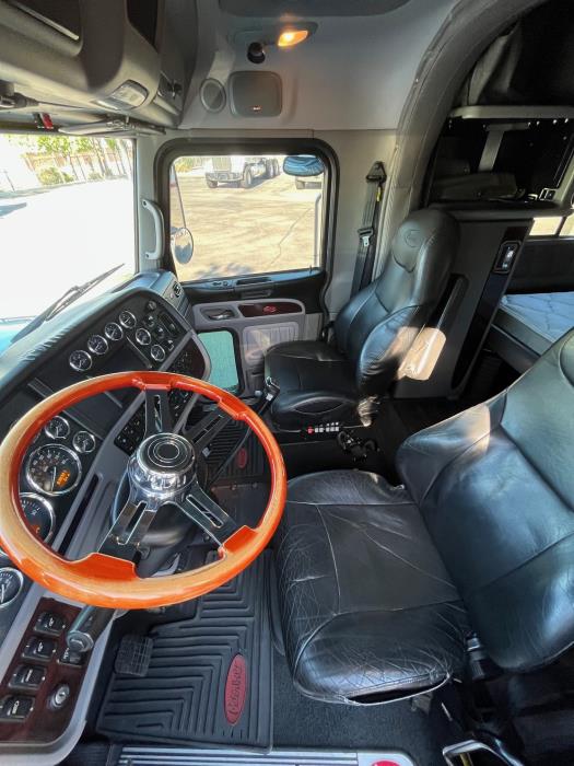 2020 Peterbilt 389-9