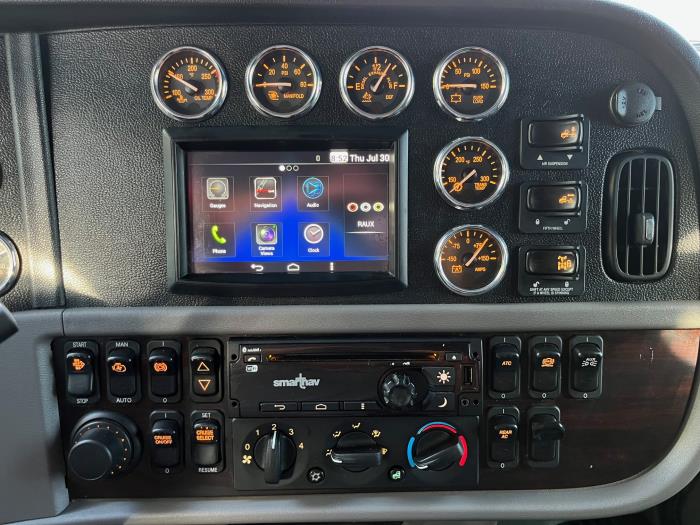 2020 Peterbilt 389-15
