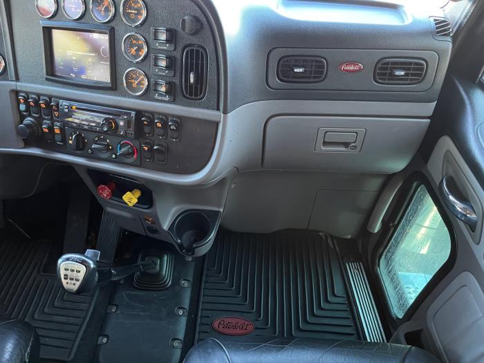 2020 Peterbilt 389-16